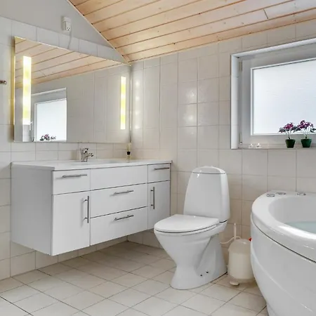 Semesterbostad In With Kitchen Hovborg