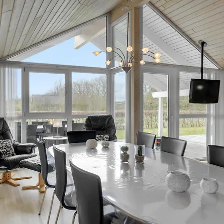 In With Kitchen Semesterbostad Hovborg