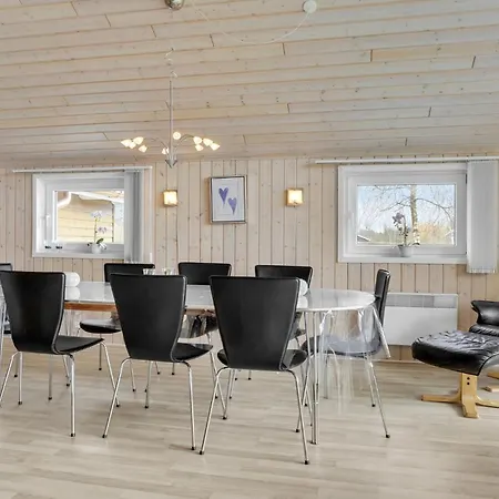 In With Kitchen * Hovborg